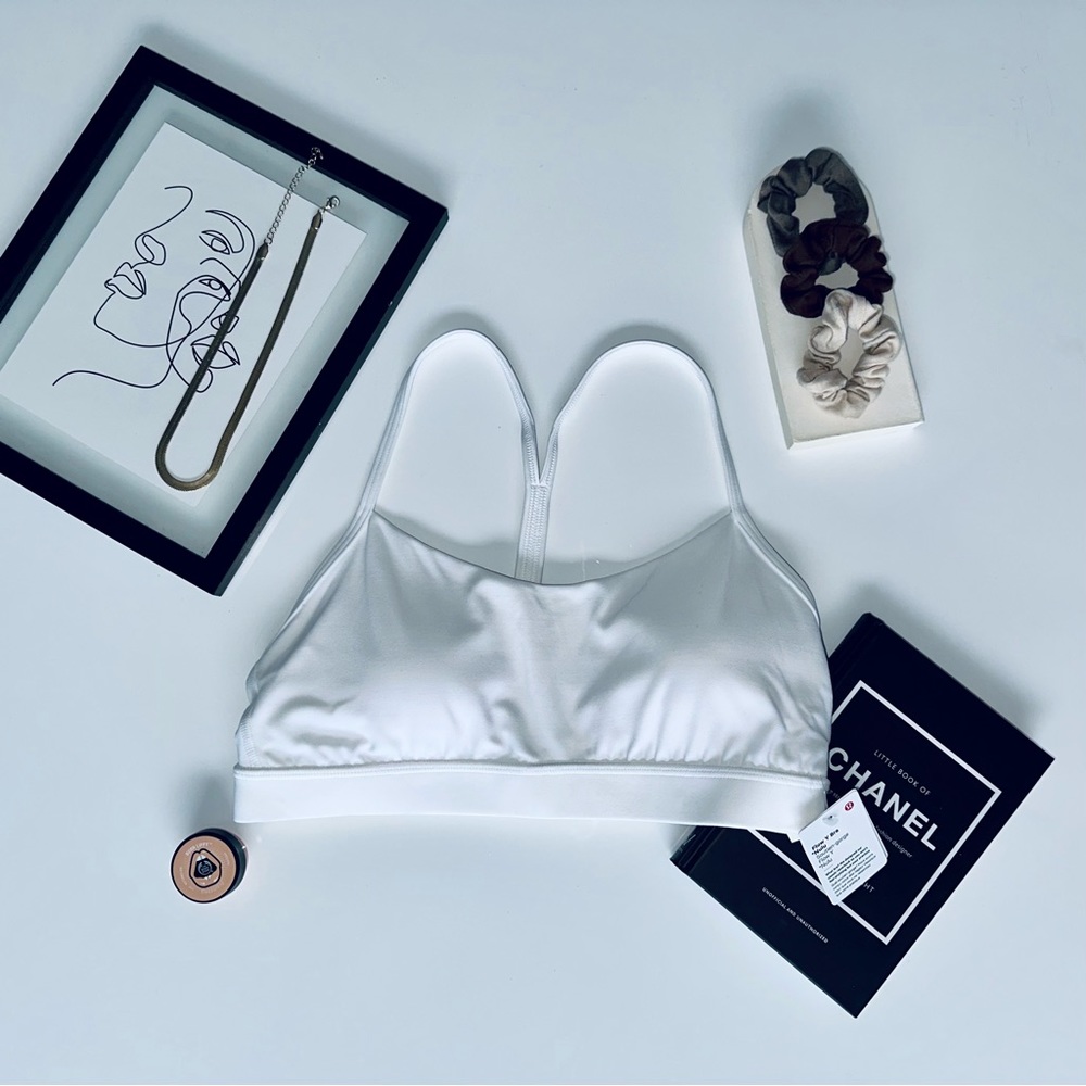 LULULEMON Flow Y Nulu Bra